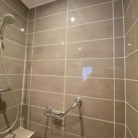 Lägenhet T2 Avec Balcon, Parking Et Proche - - Fr-1-245-187 *