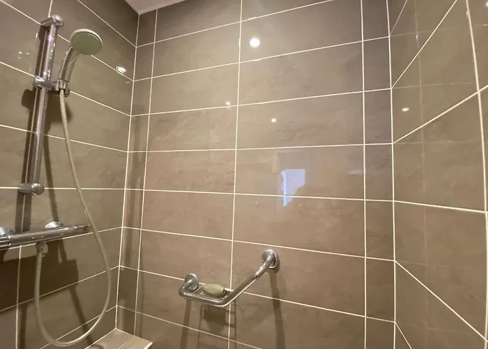 Lägenhet T2 Avec Balcon, Parking Et Proche - - Fr-1-245-187 *