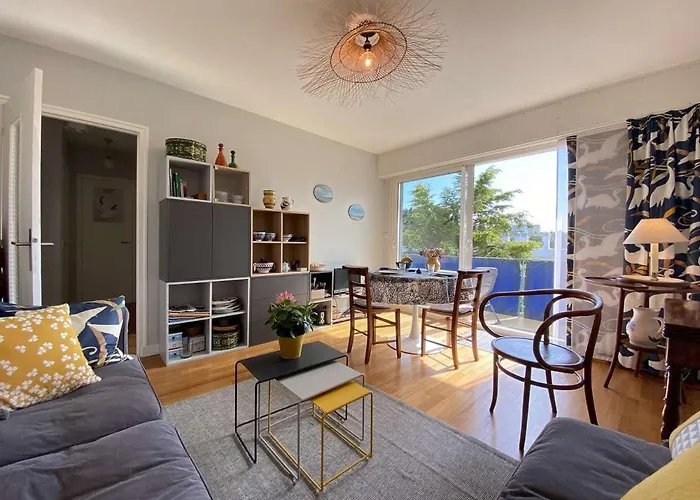 T2 Avec Balcon, Parking Et Proche - - Fr-1-245-187